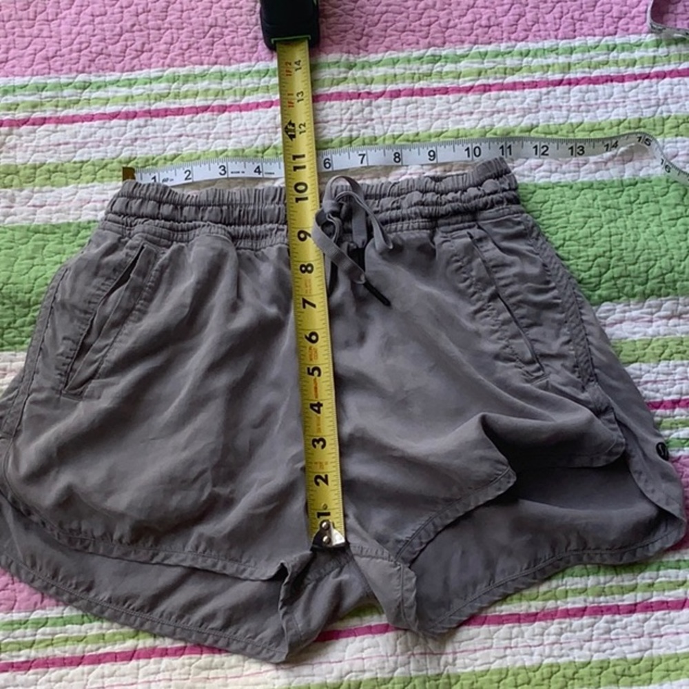 Lululemon Varsity Shorts – Grey 4